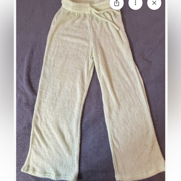 Excellent condition Hippie Rose
Cozy Light Green Fuzzy Lounge Set, size M - Picture 11 of 11